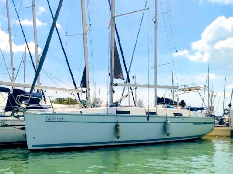 Bareboat Rental Sailboat Bavaria with a boat licence