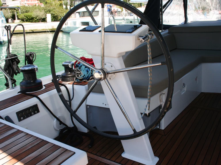 Sailboat for rent Komolac at the best price