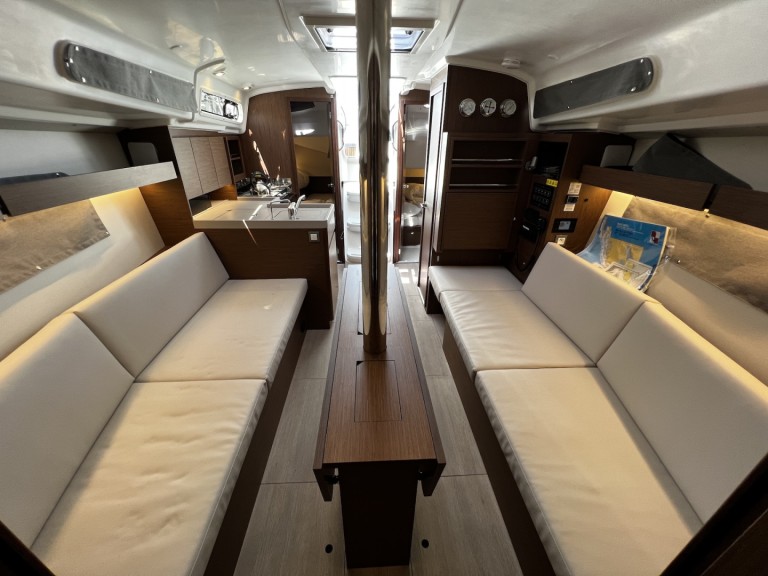 Sailboat rental with or without captain Bénéteau Sukošan