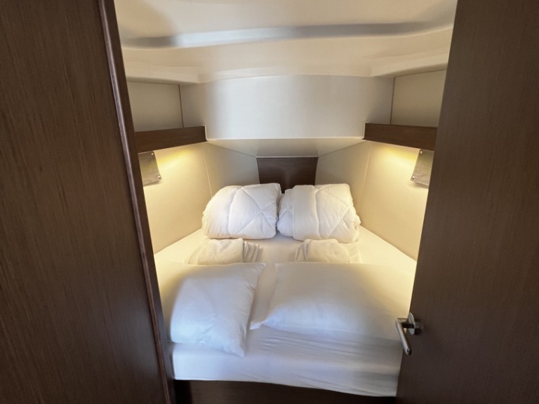 Bénéteau Oceanis 34.1 in Sukošan on SamBoat