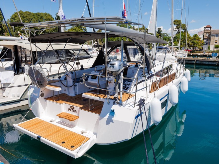 Boat rental Bavaria Bavaria C38 in Zadar on Samboat