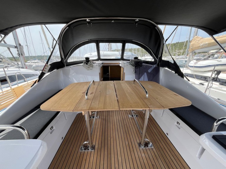 Sailboat rental in Primošten - Elan Impression 45
