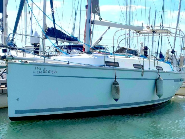Boat rental Bavaria Cruiser 32 in Mai Khao on Samboat
