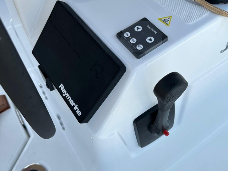 Sailboat rental with or without captain Jeanneau Komolac