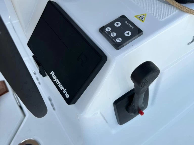 Sailboat rental with or without captain Jeanneau Komolac