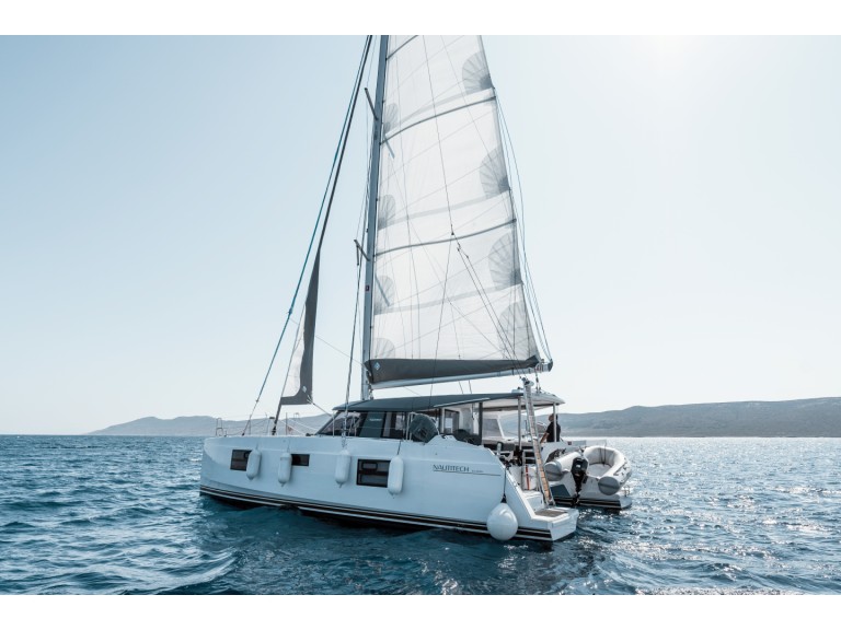 Catamaran rental in Lávrio - Nautitech Nautitech 40