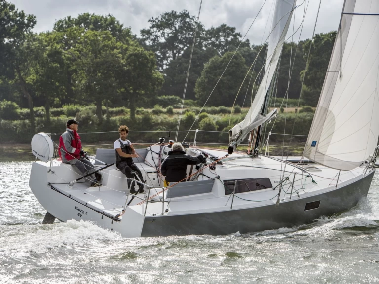 Sailboat rental in La Trinité-sur-Mer - Pogo Structures Pogo 30