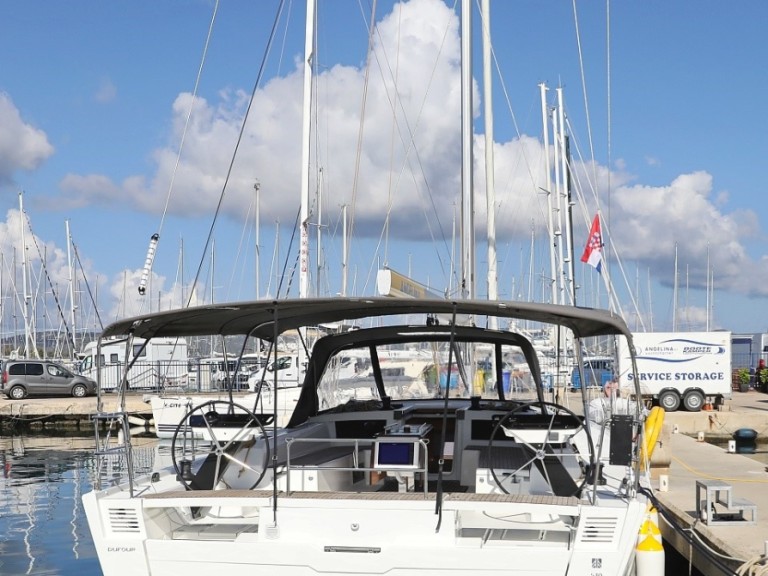 Yacht charter Tribunj cheap Dufour 530