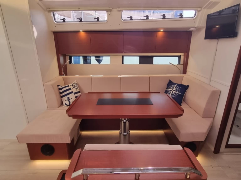 Bareboat Rental Sailboat Hanse with a boat licence