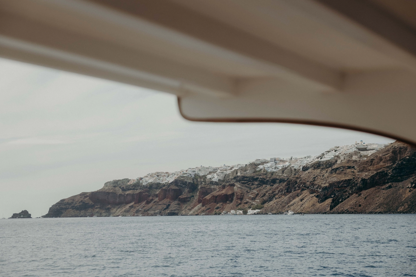 Rent a Custom Made Trehandiri Oía