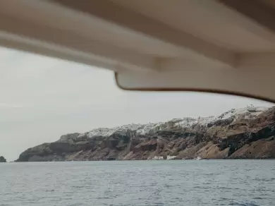 Rent a Custom Made Trehandiri Oía