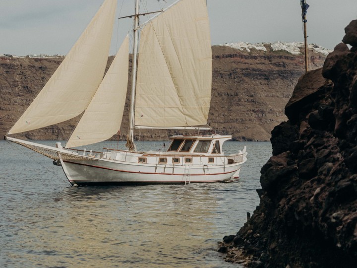 Yacht charter Oía cheap Trehandiri