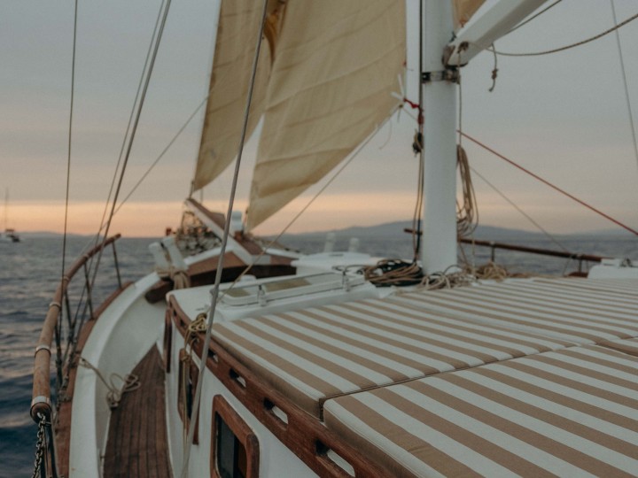 Sailboat rental in Oía - Custom Made Trehandiri