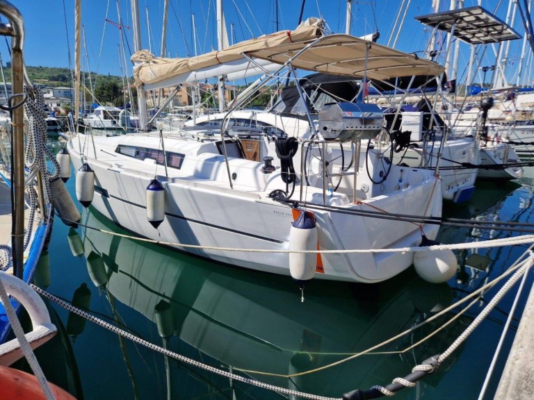 Bareboat Rental Sailboat Dufour with a boat licence