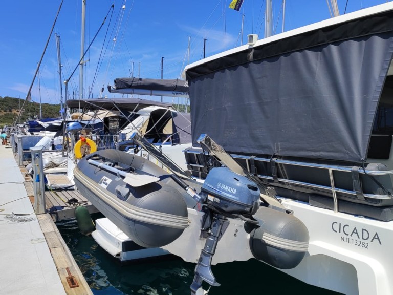 Boat rental Fountaine Pajot Astrea 42 in Lávrio on Samboat