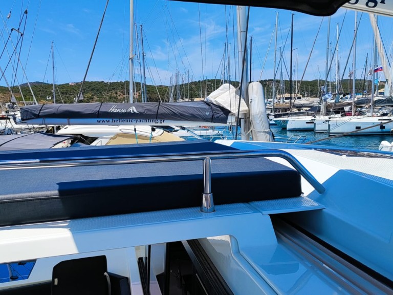 Catamaran rental with or without captain Fountaine Pajot Lávrio