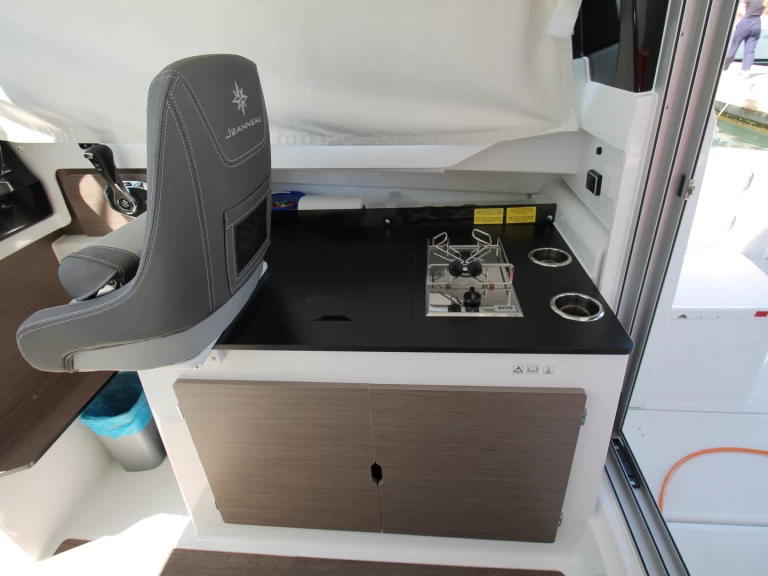 Motorboat rental with or without captain Jeanneau Biograd na Moru