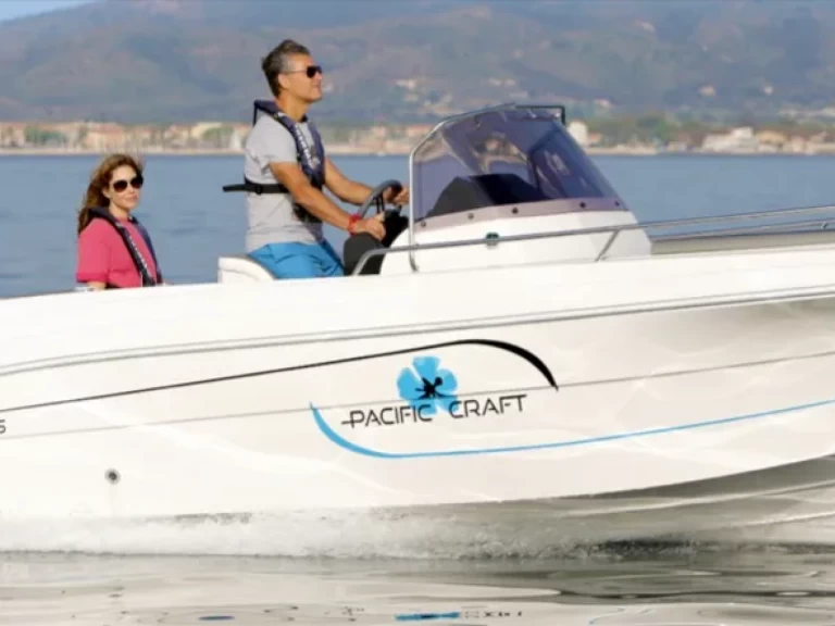 Boat rental Pacific Craft Pacific Craft 625 Open in Antibes on Samboat
