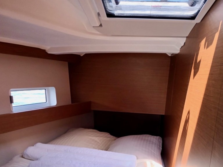Jeanneau Sun Odyssey 490 in Šibenik on SamBoat