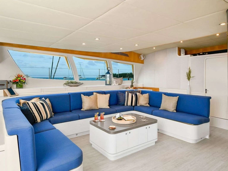 Yacht charter Nassau cheap BLUE GRYPHON