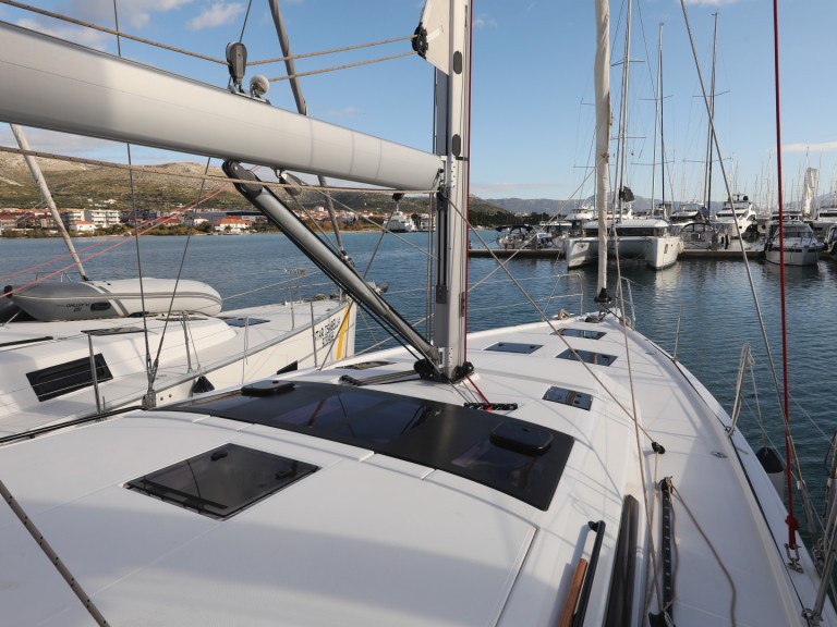 Boat rental Dufour Dufour 470 in Sukošan on Samboat