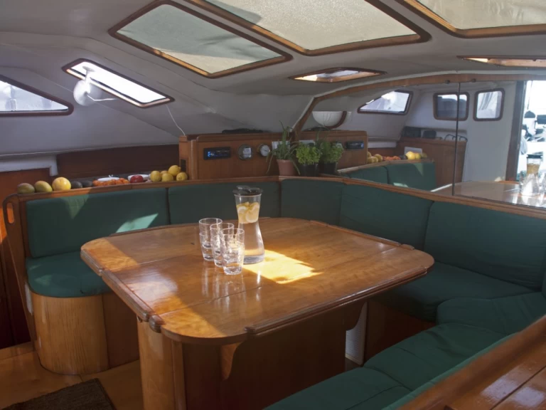 Luxury Yacht rental in Nassau - Privilege UBUNTU