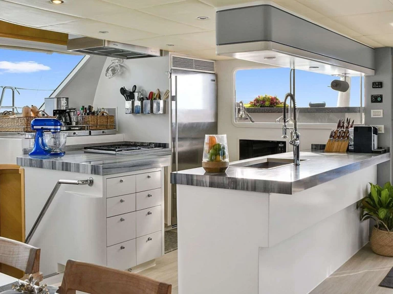 Luxury Yacht rental in Nassau - PROUT BLUE GRYPHON