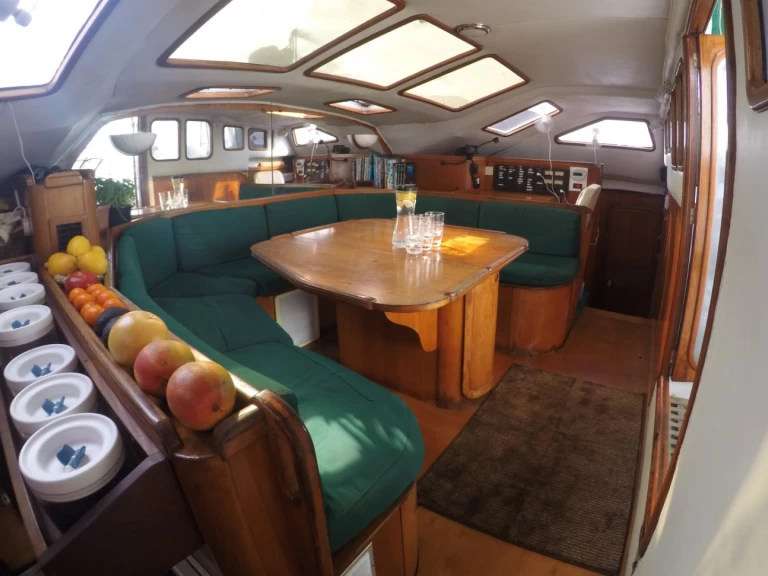 Luxury Yacht for rent Nassau at the best price