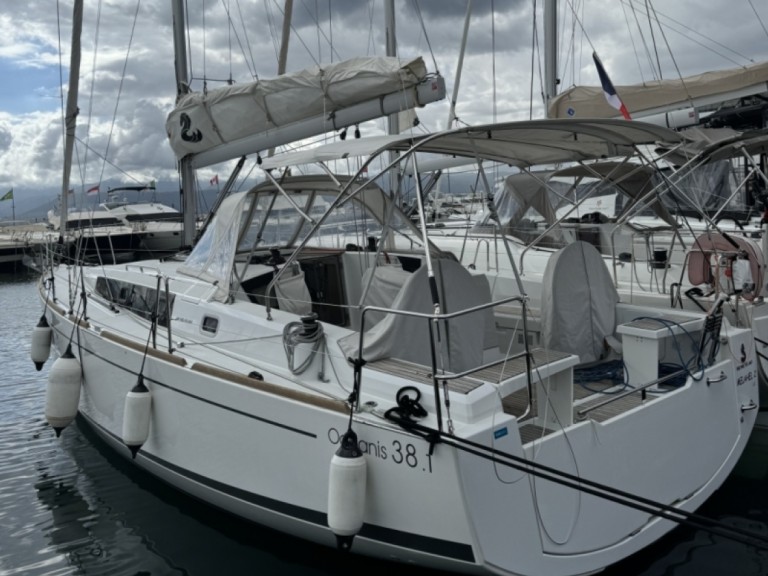Sailboat rental in Ajaccio - Bénéteau Oceanis 381