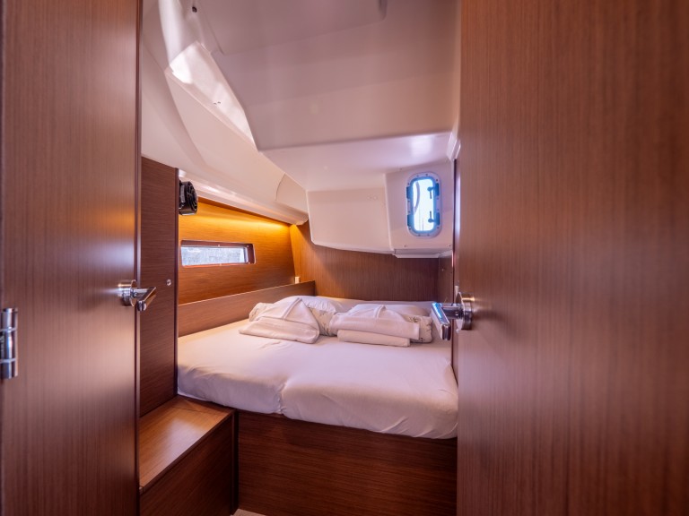 Yacht charter Split cheap Oceanis 40.1