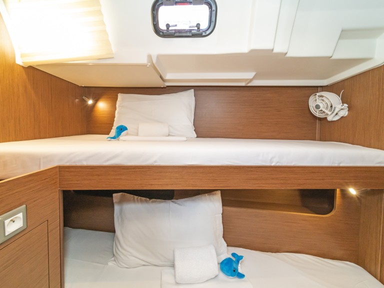 Bareboat Rental Sailboat Bénéteau with a boat licence