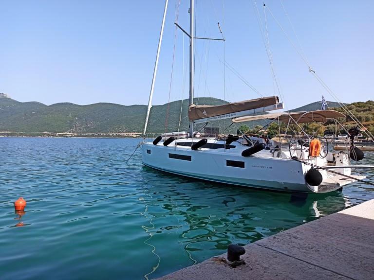 Boat rental Jeanneau Sun Odyssey 410 in Volos on Samboat