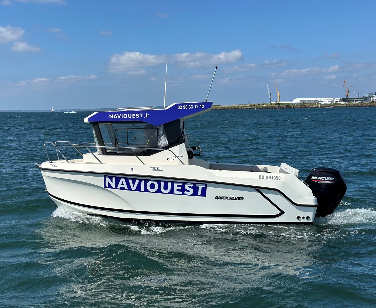 Rent a Motorboat Quicksilver 625 in Brest | SamBoat