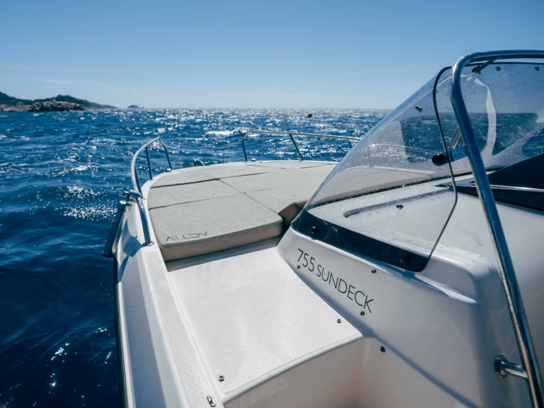 Rent a Quicksilver Activ 755 Sundeck Marseille