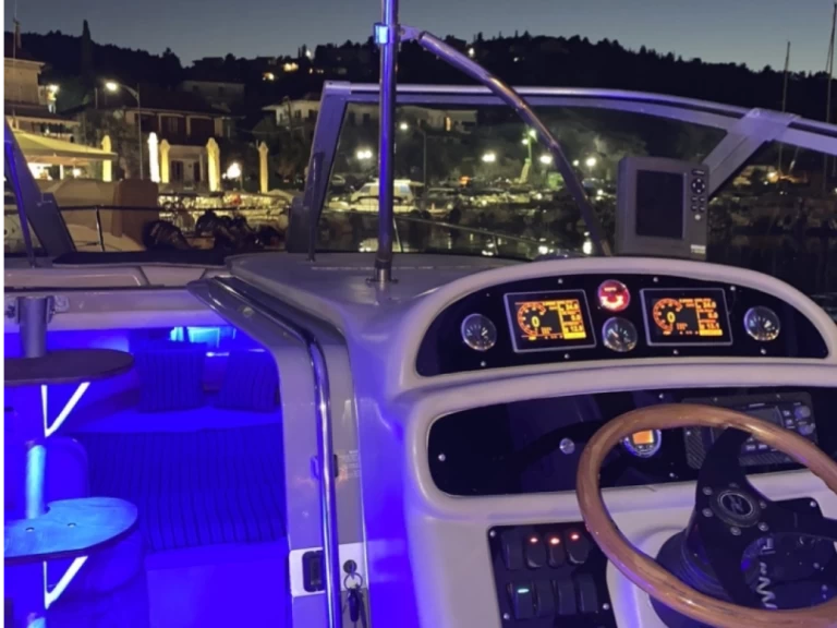 Boat rental Sea Ray Sea Ray 290 Sundancer in Nikiána on Samboat