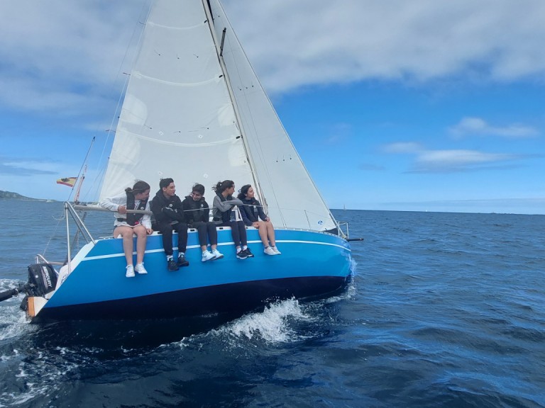 Rent a  Yatlant 24 Baiona