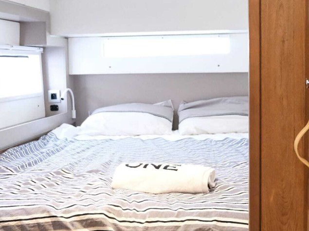 Yacht charter Hyères cheap BALI 4.2