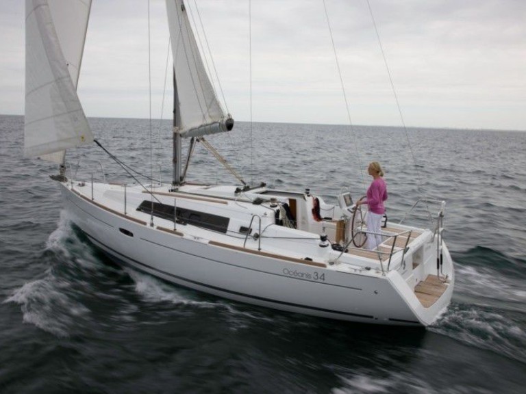 Sailboat for rent Arzon at the best price