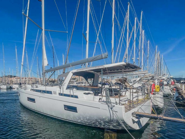 Yacht charter Hyères cheap Oceanis 60