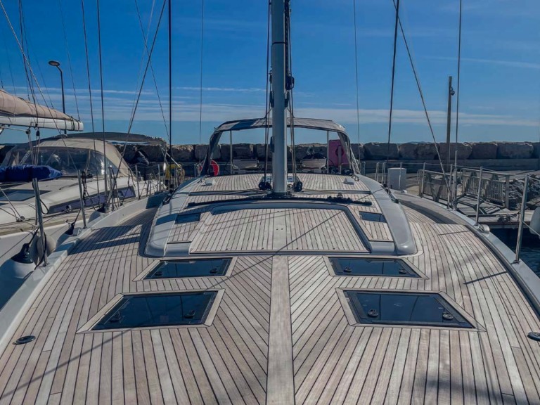 Sailboat rental in Hyères - Bénéteau Oceanis 60