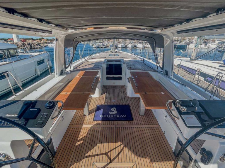 Bareboat Rental Sailboat Bénéteau with a boat licence