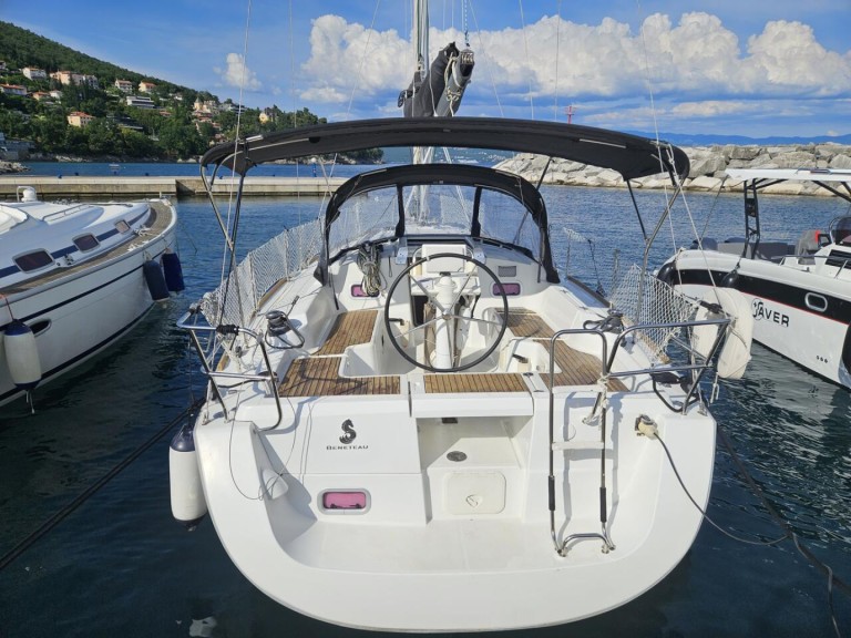 Rent a Bénéteau Oceanis 34 Ičići