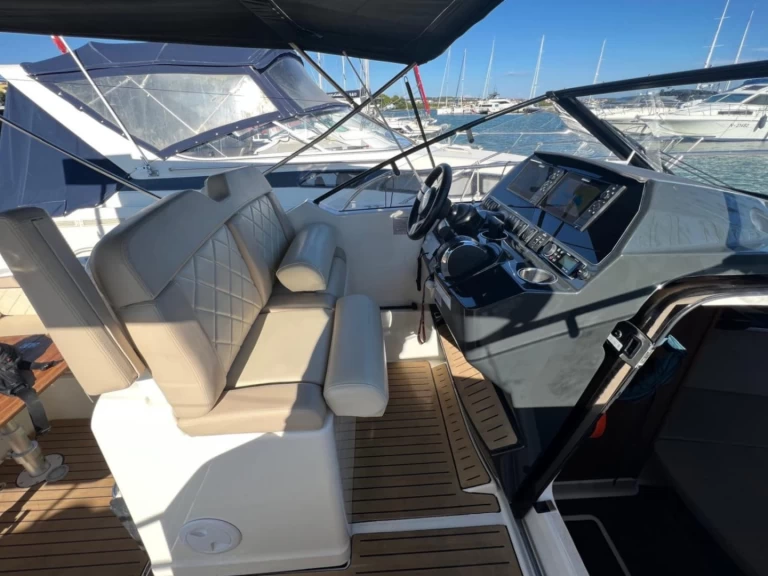 Motorboat rental with or without captain Quicksilver Poreč