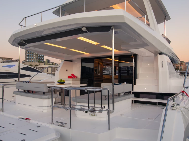 Bareboat Rental Motorboat Leopard with a boat licence