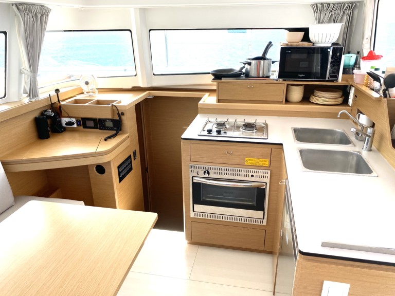 Yacht charter Dénia cheap Excess 11