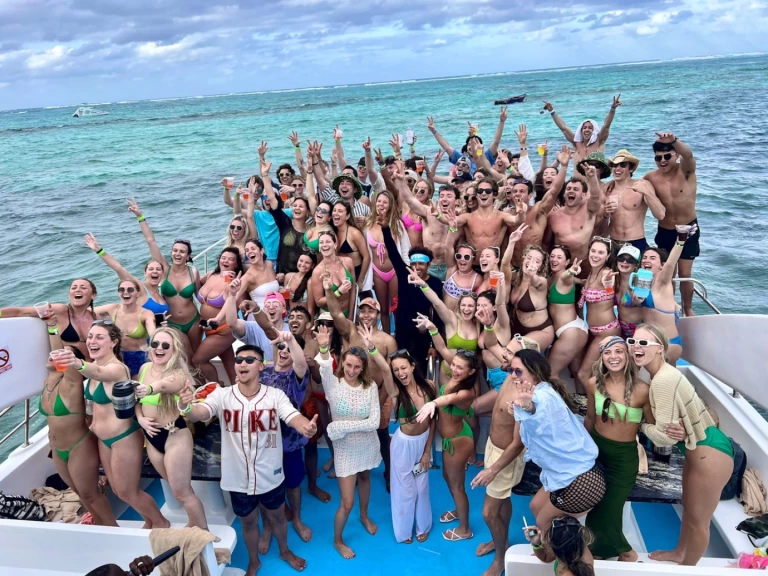 Yacht charter Punta Cana cheap Amberjack 375