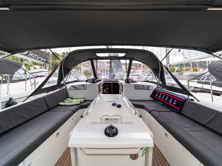 Rent a Bénéteau Oceanis 40.1 Skradin