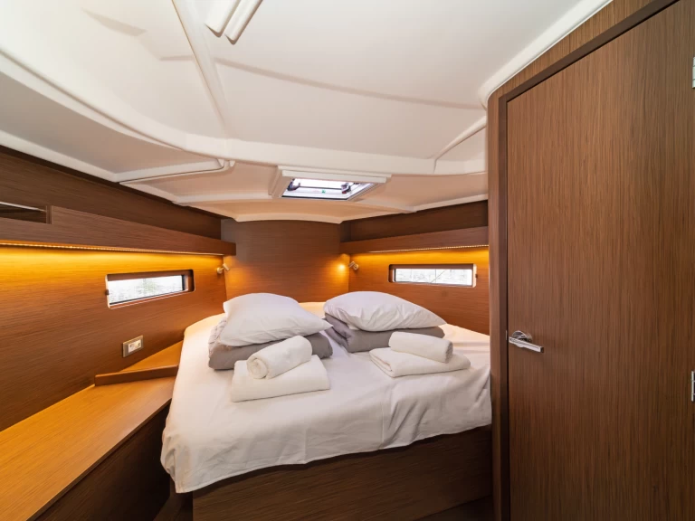 Boat rental Bénéteau Oceanis 40.1 in Skradin on Samboat