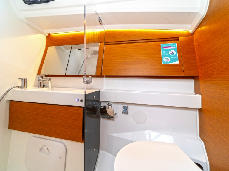 Boat rental Jeanneau Sun Odyssey 410 in Skradin on Samboat