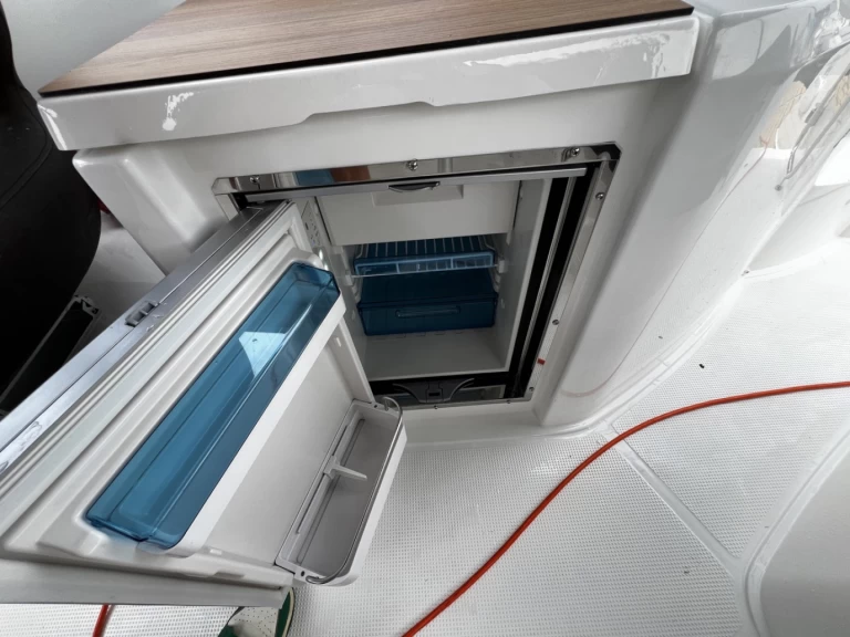 Bareboat Rental Motorboat Bavaria with a boat licence